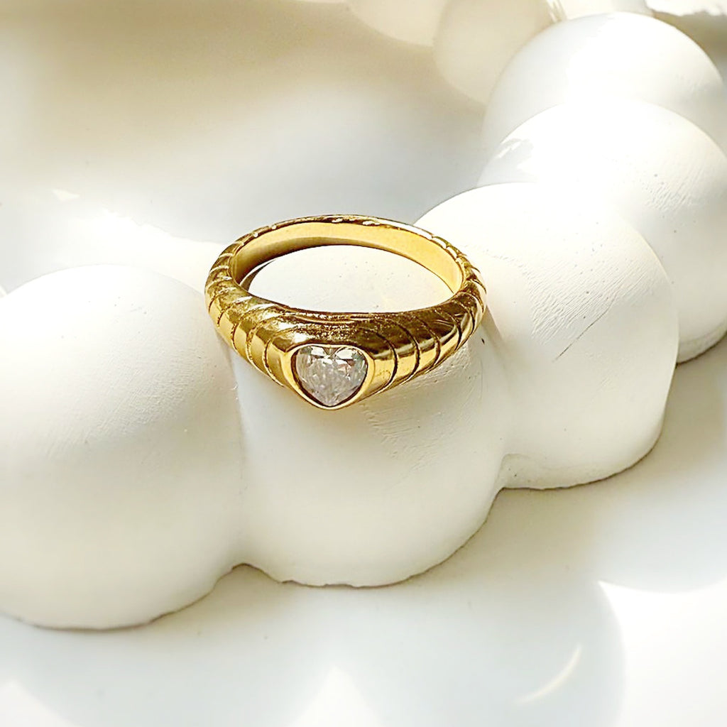 Lumina single stone gold ring for women — Kimoore
