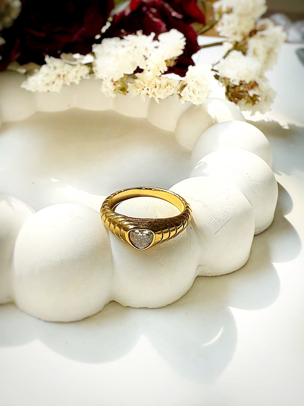 Solitaire stone gold ring on hand — Kimoore