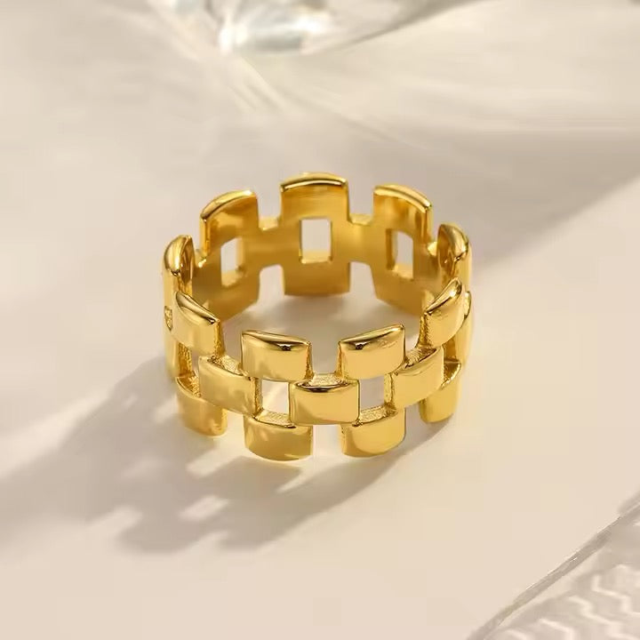 Interlinked Gold Statement Ring - Aesthetic Party Wear