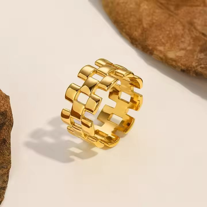 Interlinked Gold Statement Ring - Aesthetic Party Wear