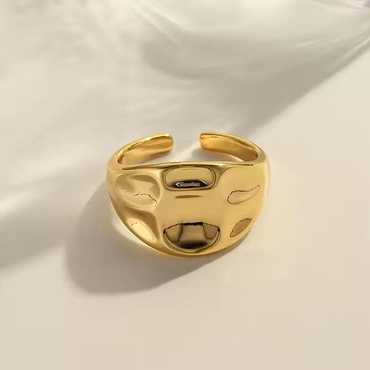 Bold chunky gold ring on hand — Kimoore