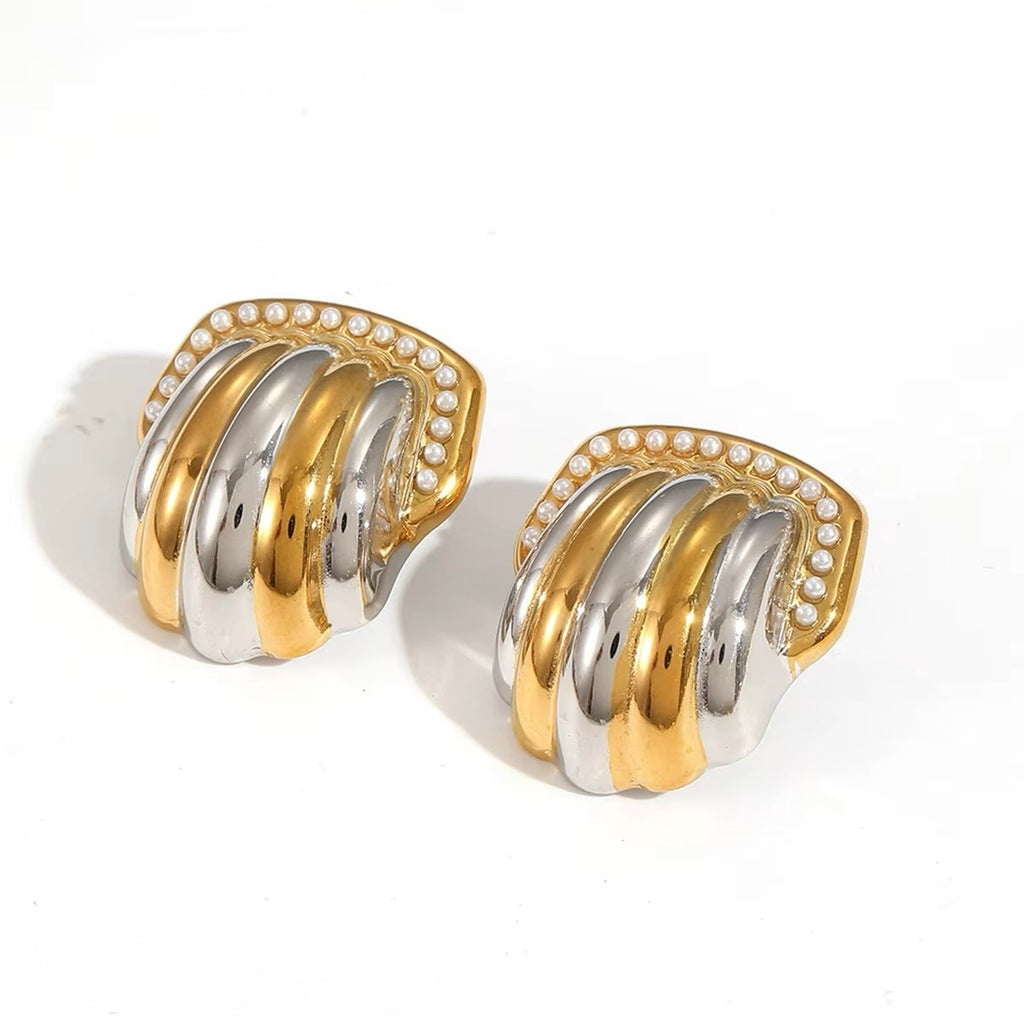 Two Tone Vintage Pearl Stud Earrings - Statement Style