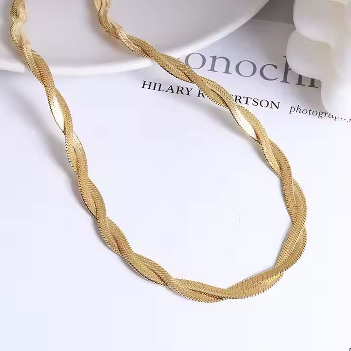 Golden Aura Necklace - Anti-Tarnish Minimal Jewellery