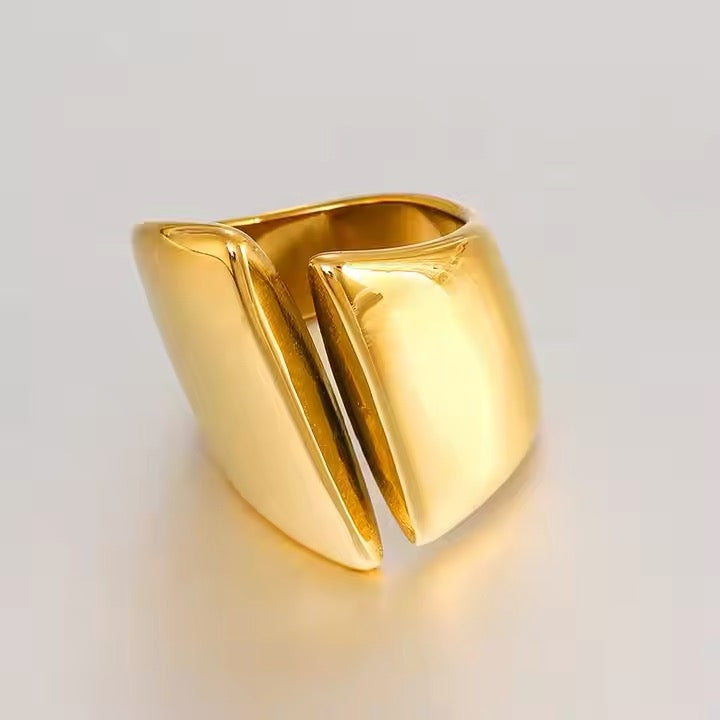 Arc Statement Ring
