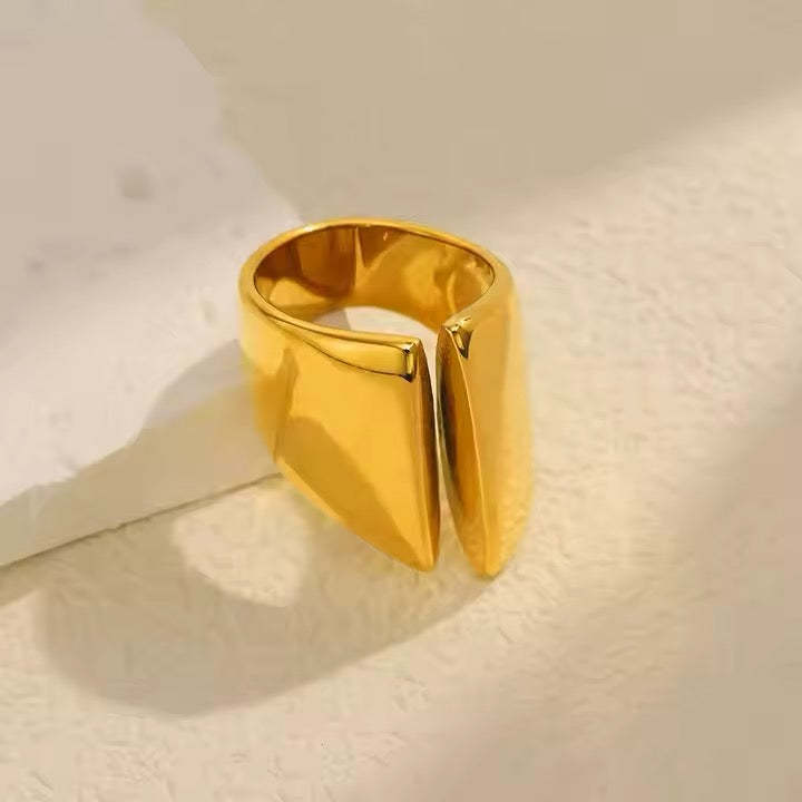 Arc Statement Ring