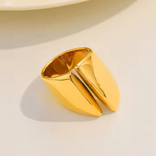 Arc Statement Ring