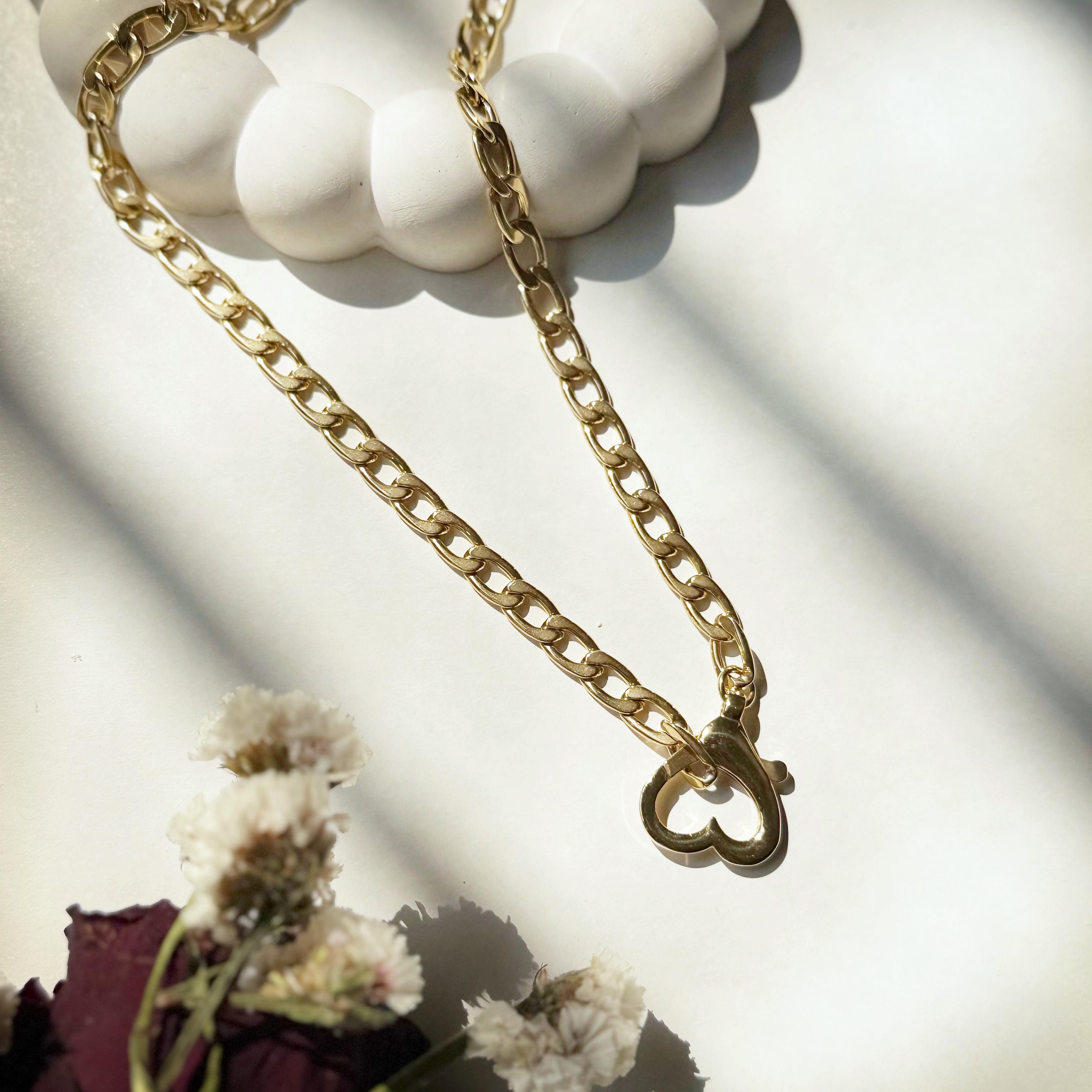 Golden Heart Link Necklace - Modern Statement Wear